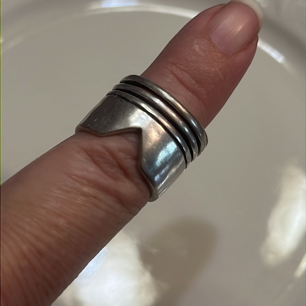 Lucky Brand Thick Silver Tone Notch Ring Sz 7 EUC